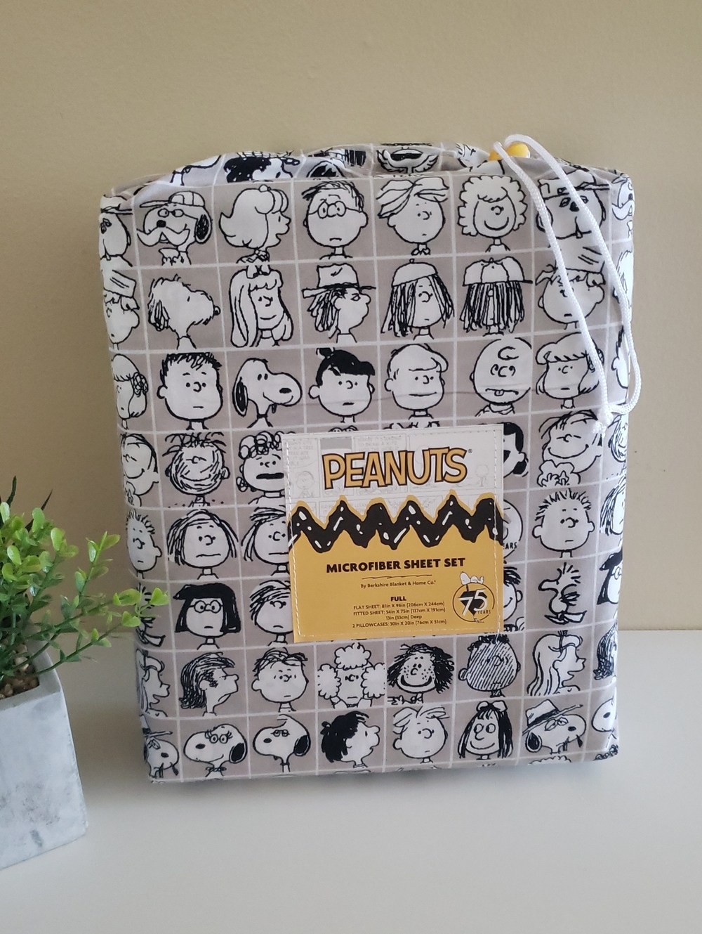 Peanuts®  BNIP Microfiber Full Size  - 4 PC  Set  Peanuts Characters 75 Yrs